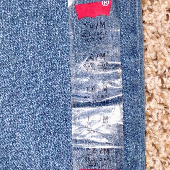 Levi's Curve Classic Boot Cut Women's Size 14 Medium Wash  stretchy Denim 2 X30 - Picture 4 of 5
